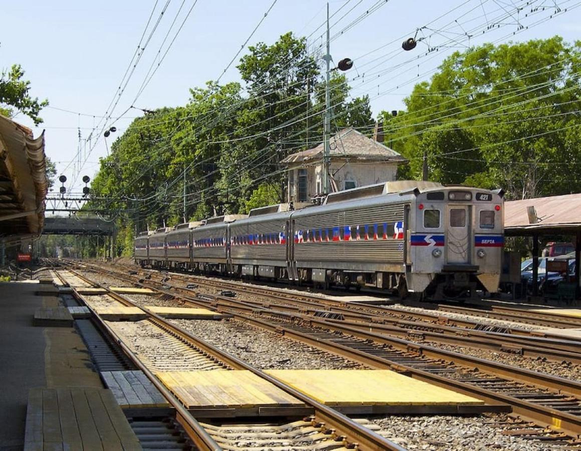 Villa 915Countylineroad Luxury Mainline Train Colleges à Bryn Mawr Extérieur photo